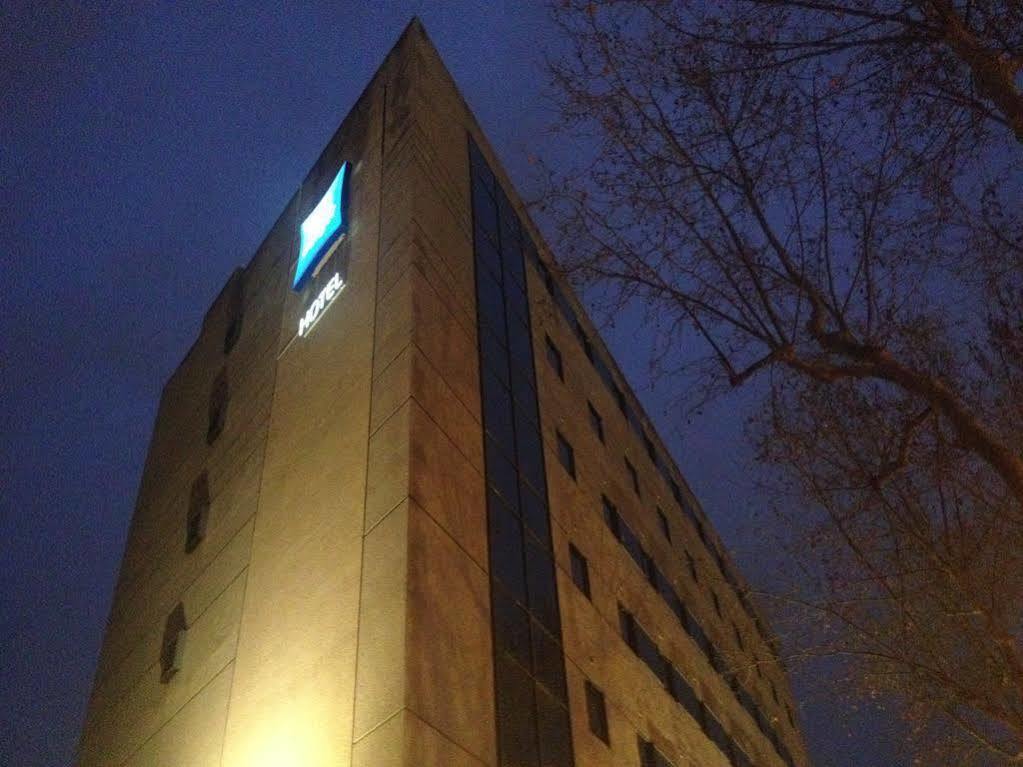 Ibis Budget Marseille Timone Exterior foto